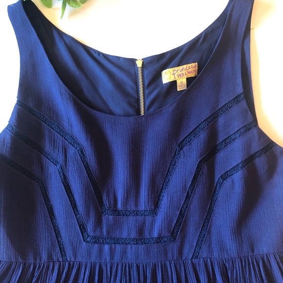 🆕{Princess by Vera Wang} Embroidery Floral Pleated Sleeveless Dress - Picture 2 of 7